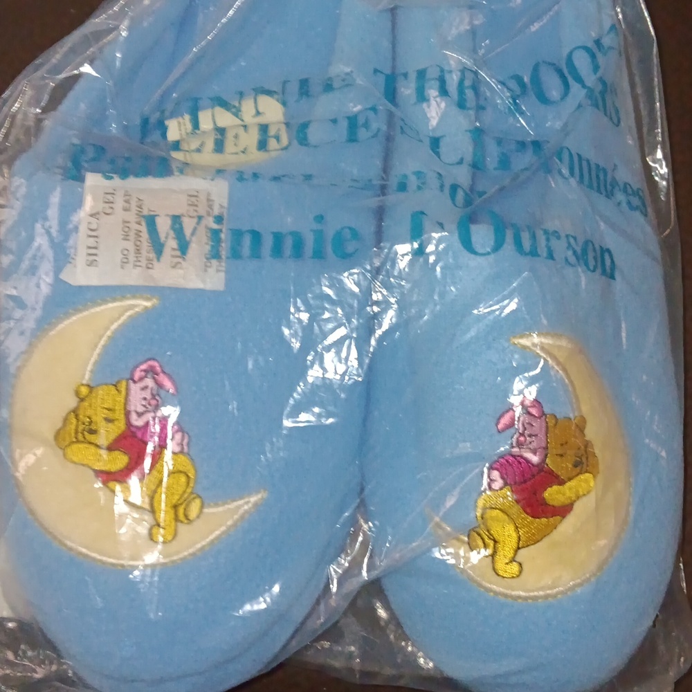 Winnie The Pooh Slippers. L(9-10).